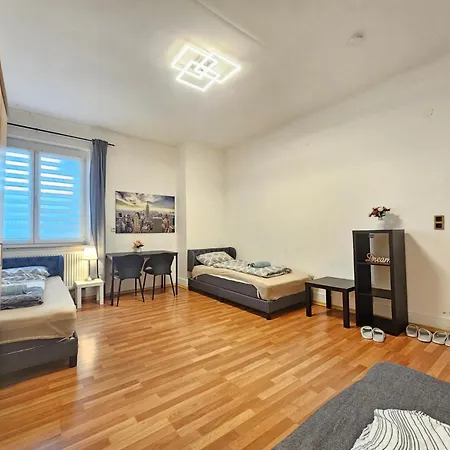 Rum i privatbostad Wohnreich Zentral - In 3og - In 3er Wg