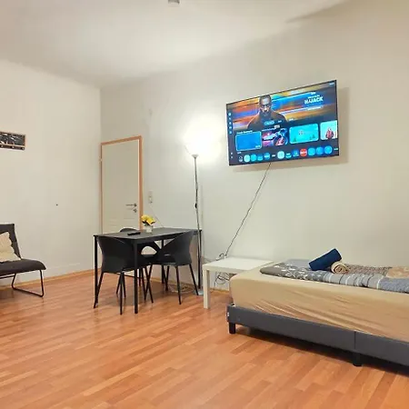 Rum i privatbostad Wohnreich Zentral - In 3og - In 3er Wg